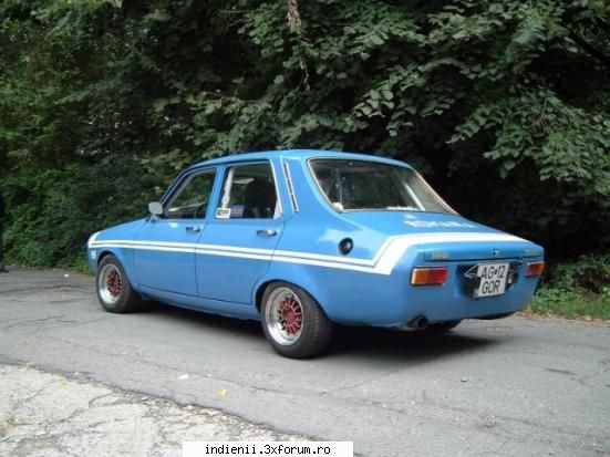 unii zic.. dacia 1300... dar de fapt e renault gordini alte masini